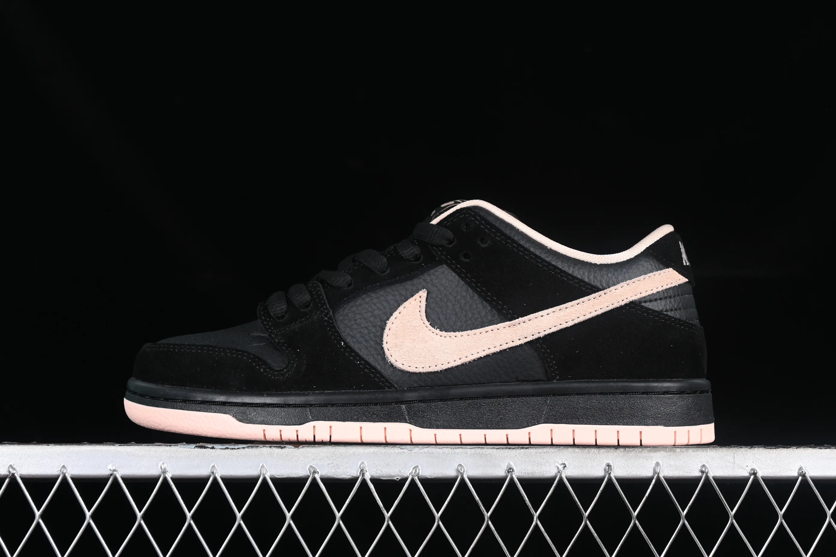 All categories Nk SB Dunk series Nk SB Dunk Low low-top sneakers K version Nk SB Dunk Low black and pink color SB dunk series low-top casual sports skateboard shoes BQ6817-003